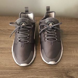 Women’s Nike Huarache sneakers